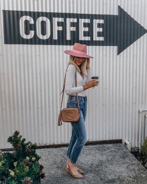 Pink Fedora Hat Outfit, Outfits With Fedoras For Women, Pink Hat Outfit, Outfit With Fedora, Felt Hat Outfit, Wide Brim Hat Outfit, Brim Hat Outfit, Fedora Hat Summer, Fedora Outfit