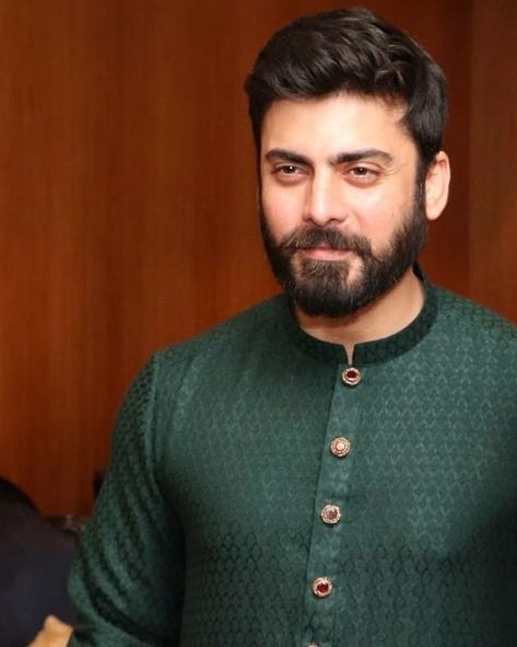 💚✨😘 . . #fawadakhan #fawadkhan #fawadafzalkhan #pakistan Mens Kurta Models, Kurta Pajma Designs Man, Patani Kurta Men New Pattern, Patani Kurta Men, Panjabi For Men, Punjabi Kurta Pajama Men, India Fashion Men, Man Dress Design, Jae Suk