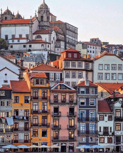 Porto Secreto · FOTO DO DIA 😍 A nossa Ribeira! 🏘 📸 @carlopes27 Multi Story Building, House Styles, Building, Porto