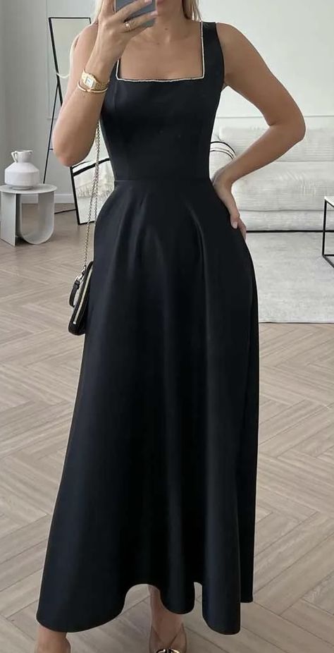 Engagement Party Dress Ideas, Formal Black Dresses, Svecane Haljine, Cotillion Dresses, Engagement Party Dress, Dress Western, Trendy Prom Dresses, Tailored Clothes, Petite Fashion Tips