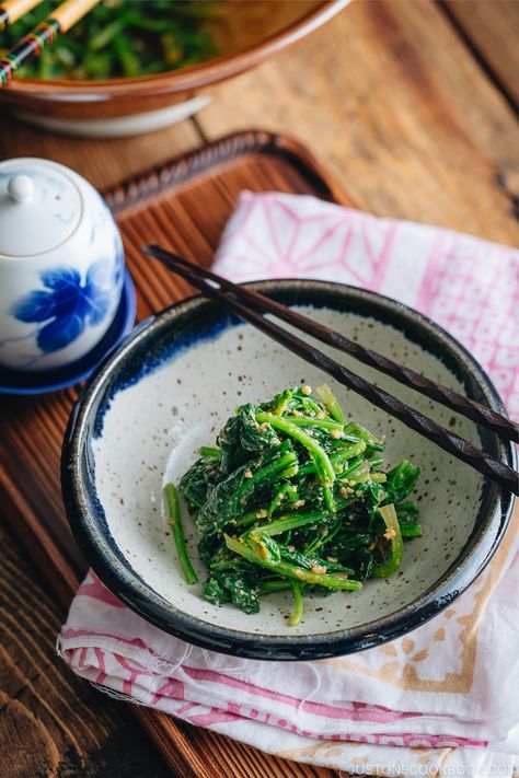 Make this sweet, nutty, and savory side dish, Spinach with Sesame Miso Sauce! So easy and delicious! This healthy but bright vegetable side dish goes well with everything you cook. #spinachrecipes #vegetablesidedishes #asianspinachsalad #healthyvegetablerecipes | Easy Japanese Recipes at JustOneCookcook.com Miso Recipe, Vegetable Side Dishes Healthy, Miso Sauce, Miso Salmon, Just One Cookbook, Easy Vegetable Side Dishes, Easy Japanese Recipes, Flavorful Vegetables, Healthy Vegetable Recipes