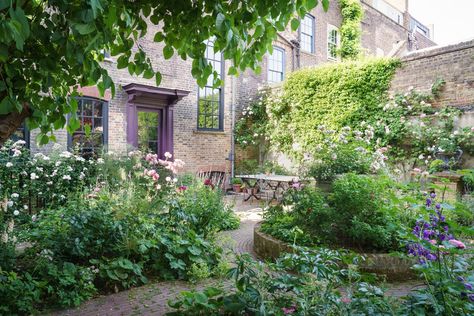 Iron Pergola, City Gardens, Townhouse Garden, Vegetable Bed, London Townhouse, Reclaimed Brick, Planting Plan, London Garden, Walled Garden