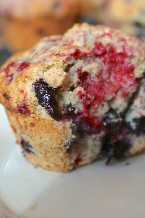 What To Do With Leftover Berries, Leftover Berries, Triple Berry Muffins, Berry Ideas, Berry Muffin Recipe, Mixed Berry Muffins, Muffins Blueberry, Fruit Muffins, Healthy Muffin