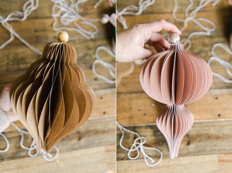 Diy Honeycomb, Giant Christmas Ornaments, Paper Christmas Ornaments, Christmas Wreaths & Garlands, Ornament Diy, Studio Color, Honeycomb Paper, Paper Ornaments, Holiday Crafts Christmas