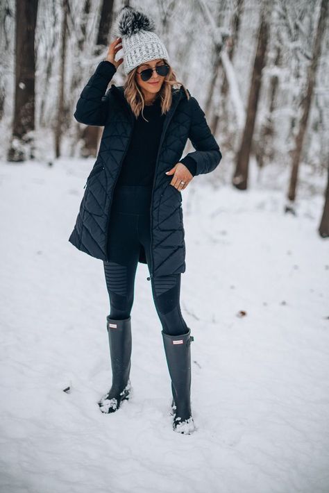 5 Essentials for a Winter Ready Wardrobe | Cella Jane #coldweather #hunterboots #winterjackets #winterlook #snowday Vinter Mode Outfits, Snow Day Outfit, Best Winter Jackets, Winter Mode Outfits, Cozy Outfits, Winter Outfits Cold, Peacoats, Snow Outfit, Mode Casual