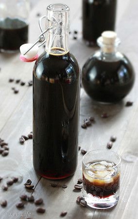 Homemade Liquors, Homemade Kahlua, Kahlua Recipes, Cream Drinks, Coffee Liqueur Recipe, Cocktail Vodka, Homemade Alcohol, Homemade Liquor, Liquor Recipes