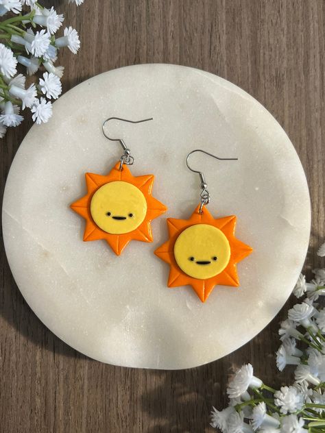 DIY Polymer Clay Magnet: Easy Step-by-Step Guide Teacher Appreciation Crafts, Polymer Clay Magnet, Sun Crafts, Diy Polymer Clay, Sun Jewelry, Smiling Sun, Clay Keychain, Clay Magnets, Diy Air Dry Clay