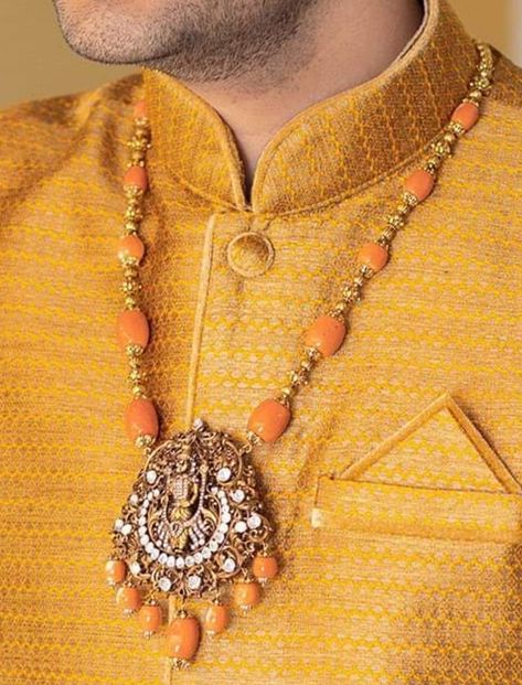 Coral Jewelry Set Indian, Coral Jewelry Indian Gold, Coral Beads Jewellery, Ruby Necklace Designs, Coral Jewelry Set, Coral Jewellery, Wedding Jewelry Sets Bridal Jewellery, Antique Gold Earrings, Fancy Jewelry Necklace