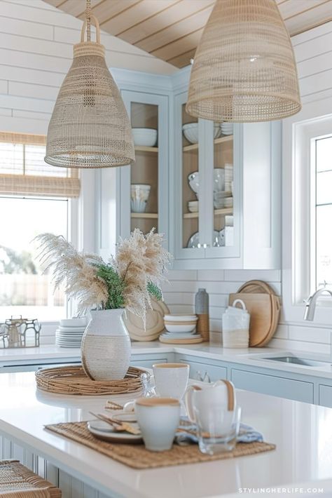 Modern Coastal Home Décor: 18 Ways to Bring the Beach to Your Home - Styling Her Life California Beach House Interior Style, Coastal Cottage Interior, Australian Coastal Style, Organic Modern Living Room, Modern Coastal Home, Modern Coastal Decor, Coastal Room, Coastal House, Beach House Kitchens