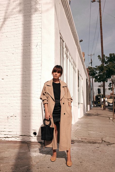 Trent Coat, Trench Outfit, Soft Feminine Outfits, Oversized Trench Coat, Gala Fashion, Trench Coat Outfit, Parisienne Chic, Queen Fashion, 2020 Trends