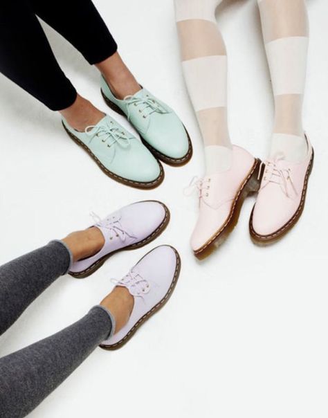 Pastel Doc Martens Pastel Shoes, Style Bubble, Paris Mode, Chanel Espadrille, Pretty Pastel, Crazy Shoes, Shoe Obsession, Doc Martens, Mode Inspiration