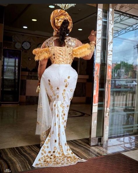 Fabric Available Beaded Corset Dress, Dress African Style, Traditional Wedding Gown, Gown Traditional, African Print Wedding Dress, Nigerian Traditional Dresses, African Wears, Beaded Corset, Boubou Styles For Women