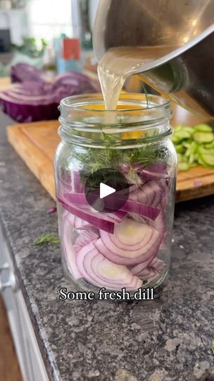 Pickled Onions Recipe, Raw Apple Cider Vinegar, Fresh Salad Recipes, High Protein Low Calorie, Pickled Veggies, Healthy Veggies, Pickled Onions, Red Onions, Fresh Dill