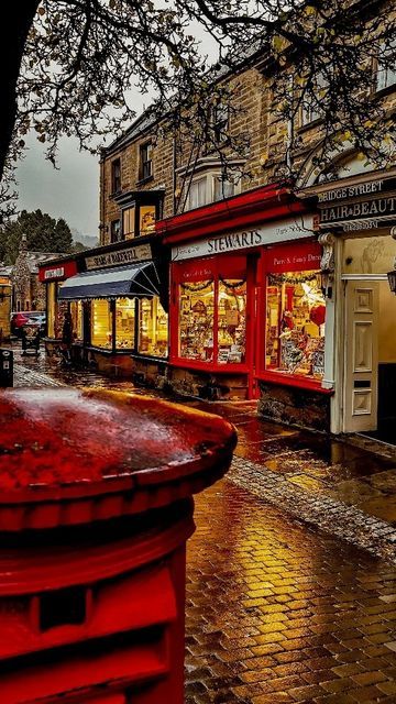 Saule on Instagram: "festive season in Bakewell. 📮✨ . . . . #festivevibes #festiveseason #christmasdecorations #bakewell #derbyshire #derbyshiredales #englishcountryside #peakdistrict #thepeakdistrict #lovepeakdistrict #mytinyatlas #uklife #igeruk #loveuk #explore_britain #placesinuk #placetovisit #englandtrip #ukhiddengems #peakdistrictviews #travel_drops #countrylook #peakdistrictnationalpark" Bakewell Derbyshire, Peak District, English Countryside, Travel Aesthetic, Country Life, Country Living, Festive Season, Cottage Core, Walk On