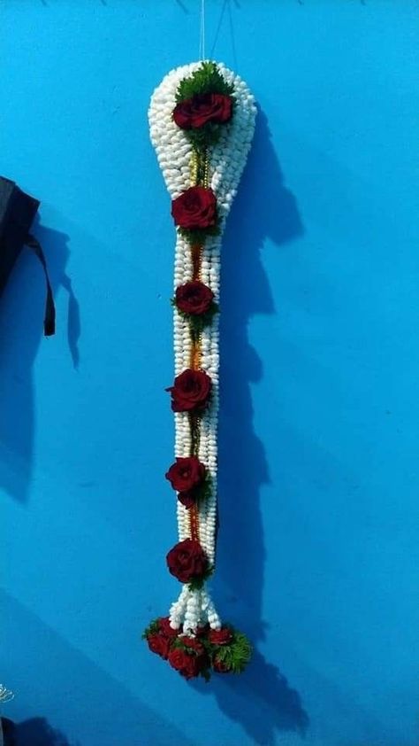 Moggina Jade, Flower Jadai, Wedding Car Deco, Temple Jewelery, Flower Jewellery For Haldi, Flower Garland Diy, Bridal Hairstyle Indian Wedding, Flower Garland Wedding, Desi Wedding Decor