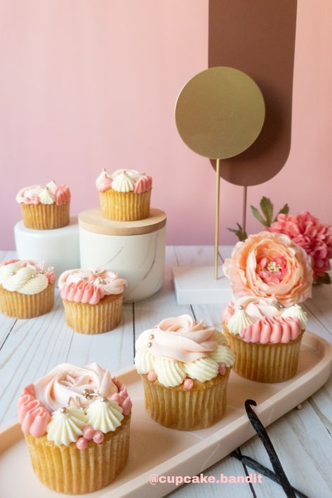 Love playing with designs and colors for cupcake icing. Hope you enjoy these! Follow @cupcake.bandit for more eye candy like this! Vanilla Butter Cream Frosting, Butter Cream Frosting, Pink Vanilla, Cupcake Art, Cupcake Icing, Cupcake Designs, Cream Frosting, Vanilla Cupcakes, Buttercream Frosting