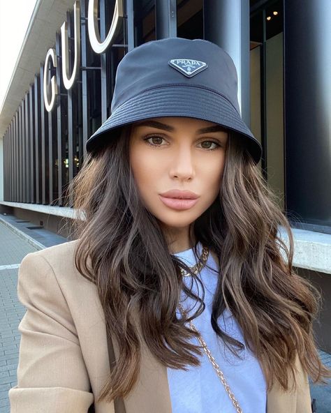 Prada Hat Outfit, Prada Bucket Hat Outfit, Vegas Trip Outfits, Bucket Hat Outfits, Prada Bucket Hat, Prada Hat, Bucket Hat Outfit, Hat Outfits, Designer Headbands