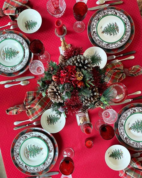 A traditional Christmas table featuring two of Spode’s classic patterns: Christmas Tree and Delamere paired with Spode’s Tartan. I love… Diningroom Table Set For Holidays, Red And Gold Christmas Plates, Cchridtmas Table, Holiday Table Settings Target, Large Round Table Christmas Centerpiece, West Elm Christmas Table, Round Christmas Tables, Christmas Table Sets, Ralph Lauren Christmas Dining Room