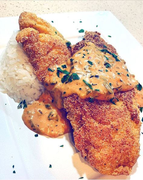 Fish With Cream Sauce, Fried Fish Sauce, Fried Snapper, Shrimp Cream Sauce, Fried Catfish Recipes, Cajun Cream Sauce, Dinner Fish, Snapper Recipes, Snapper Fish Recipes