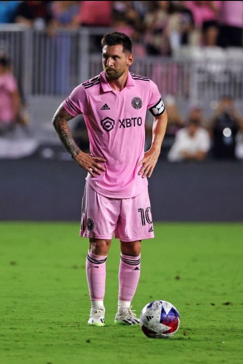 Inter Miami: Leo Messi taking free kick Argentina Fc, Kim Kardashian Son, Messi Wallpapers, Messi Psg, Messi Goals, Messi Fans, Xavi Hernandez, Lionel Messi Wallpapers, Messi Photos