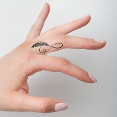 Infinity Feather, Rabe Tattoo, Orca Tattoo, Tiny Finger Tattoos, Tattoo Diy, Tattoo Dotwork, Hamsa Tattoo, Finger Tattoo Designs, Marquesan Tattoos