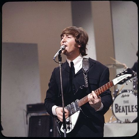 John Lennon Guitar, Beatles Rare, Beatles Guitar, John Lennon Yoko Ono, Ed Sullivan Show, Ed Sullivan, John Lennon And Yoko, The Ed Sullivan Show, Beatles Photos