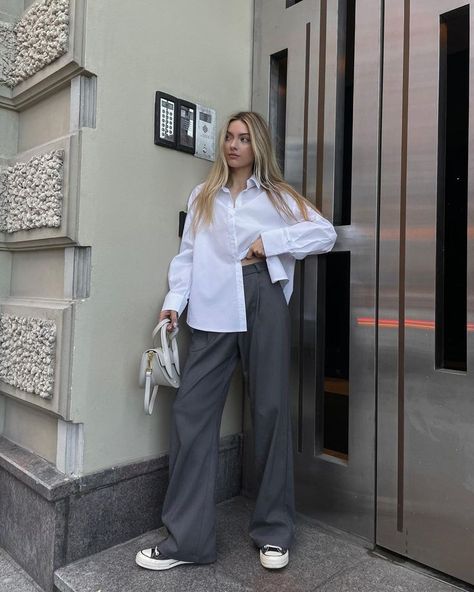 Aim Clo, Converse Outfit Ideas, Liza Rudkevich, Platform Converse Outfit, 2010 Outfits, Linen Pants Style, Minimalism Clothes, 00s Mode, Converse Outfits