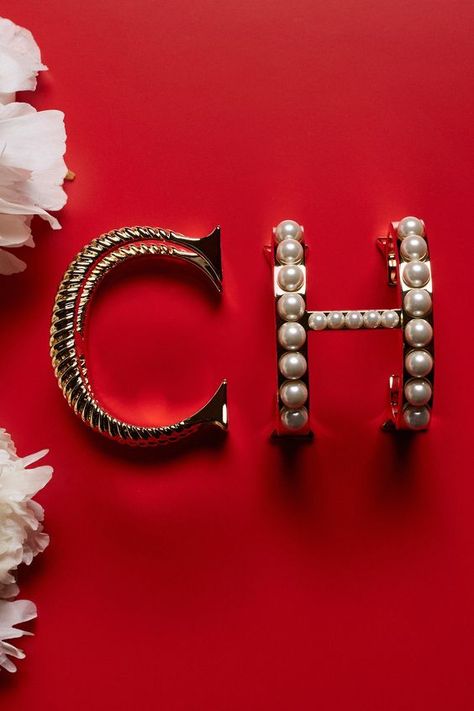 Carolina Herrera: Ch Carolina Herrera, Classy Girl, American Fashion Designers, Classy And Fabulous, Gold Accessories, Fashion Logo, Carolina Herrera, White Fashion, Red Hot