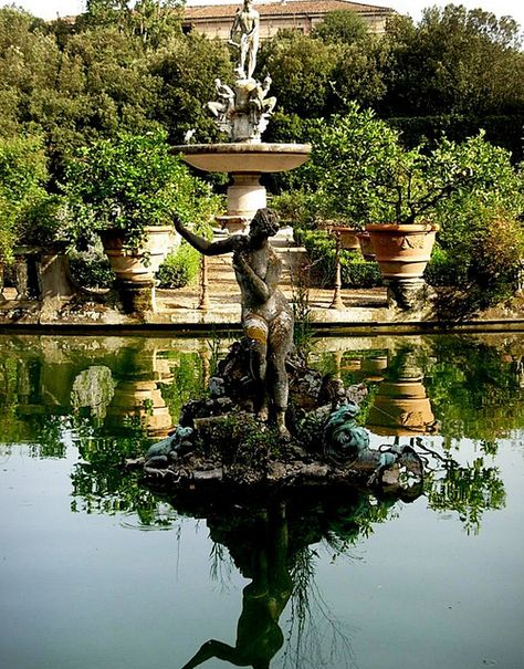 Boboli Gardens - perhaps my favorite spot in Florence and that's saying something! Boboli Gardens, Firenze Italy, Toscana Italia, Places In Italy, Emilia Romagna, Florence Italy, Lake Como, Pretty Places, Italy Travel