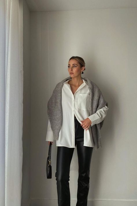 aesthetic minimalist outfits White Oversized Shirt Outfit, Minimalist Summer Outfit, Minimalist Outfit Ideas, White Leather Pants, Minimalist Fashion Winter, Linen Shirt Outfit, Oversized Shirt Outfit, Minimalist Fashion Summer, Minimalist Outfits