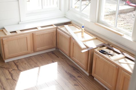 Banquette Seating With Bookshelves, Banquet Seating Bay Window, Diy Banquette Seating Ikea, Banquet Seating Kitchen Island, Bankette Seating Kitchen, Ikea Banquette Hack, Diy Dining Banquette, Dinette Seating, Modern Kitchen Bench