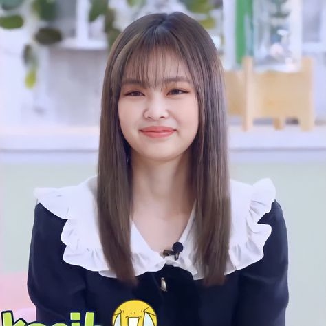 Round Face Kpop Idols, Face Cut, Blackpink Memes, Blackpink Funny, Jennie Kim Blackpink, Haircuts Straight Hair, Best Rapper, Handwriting Practice, Round Faces