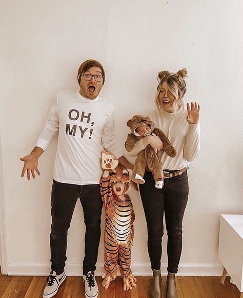 Tiger Costume Diy, Baby Bear Costume, Fall Costume, Family Future, Lion Halloween Costume, Family Themed Halloween Costumes, Book Character Day, Lions And Tigers, Themed Halloween Costumes