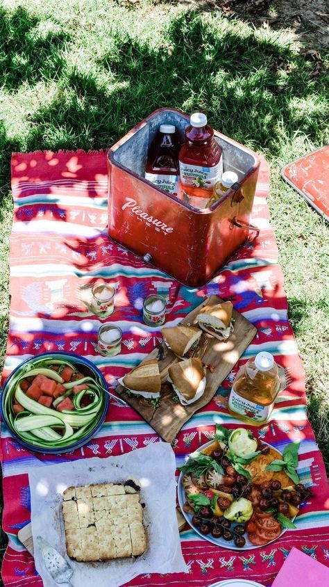 These are the foods you should bring on a picnic. These 5 Picnic Essentials are the foods you'll pack over and over again this summer. A menu so delicious and easy, you'll be picnicking on the regular. #ad #picnic #picnicrecipes #picnicfood #picnicideas #holajalapeno #juicyjuice Mexican Picnic, Mexican Tortas, Fig Bars, Romantic Picnic, Bbq Picnic, Sandwich Bread Recipes, Juicy Juice, Deli Sandwiches, Tomato Season