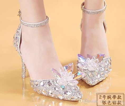 Fancy Wedding Shoes, Wedding Shoes For Women, Bride Wedding Shoes, Casual Heels Outfit, Diy Heels, Princess Heels, Sandals Design, Fairy Shoes, Heels Aesthetic