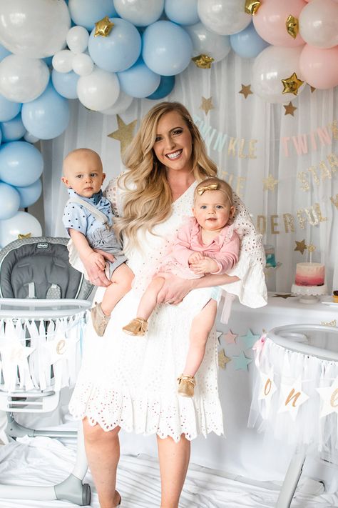 Twins 1st Birthday Theme, First Birthday Party Pictures, One Year Twin Photo Shoot, Twin 1st Birthday Photoshoot, Twins Birthday Decoration Ideas, 1st Birthday Photoshoot For Twins, First Birthday Twins, Twins 1st Birthday Ideas, Twins Birthday