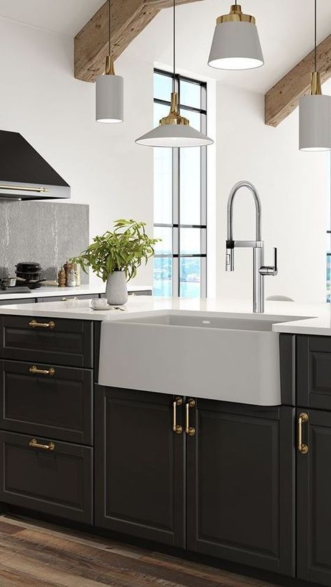 Luxury Farmhouse Kitchen, Luxury Farmhouse, Farmhouse Sink Faucet, Silgranit Sink, Front Kitchen, Apron Front Kitchen Sink, Farmhouse Sinks, Apron Front Sink, Farmhouse Kitchens