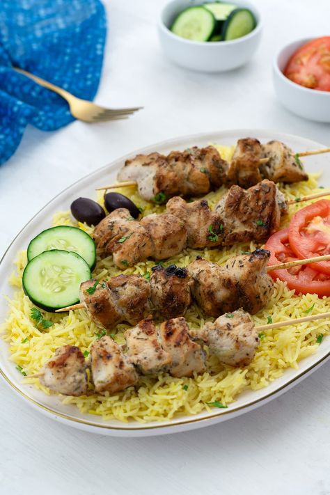 Greek Chicken Souvlaki Recipe Greek Chicken Souvlaki, Greek Chicken Marinade, Souvlaki Recipe, Greece Food, Chicken Souvlaki, Greek Flavors, Greek Chicken, Greek Dishes, Healthy Food Motivation