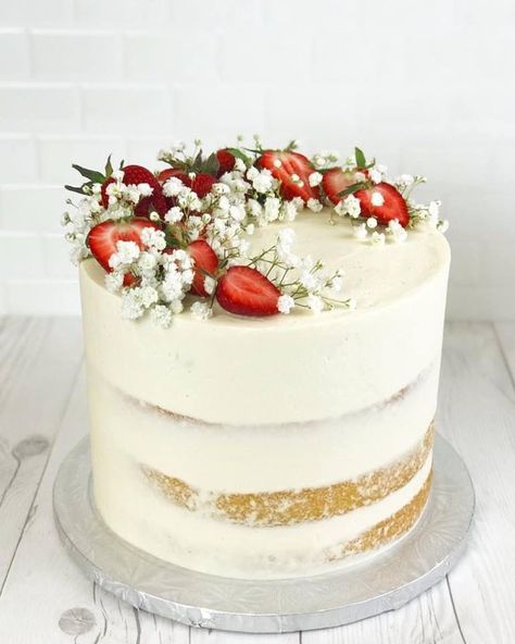 Naked Strawberry Shortcake, Naked Cake Ideas, Strawberry Wedding Cakes, Cakes Pretty, Strawberry Birthday Cake, Strawberry Cream Cakes, Groom And Bride, Strawberry Birthday, Cream Cakes