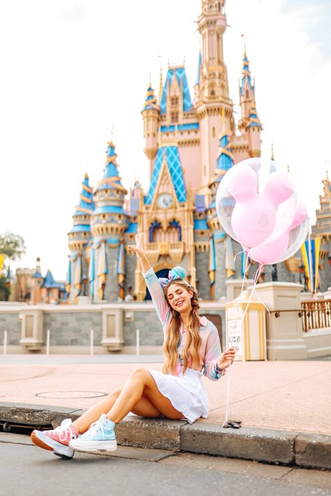 Disney Pastel, Disney Kızları, Disney Poses, Disney Picture Ideas, Pastel Princess, Disney Parque, Disney Balloons, Disneyland Photos, Disney Photo Ideas