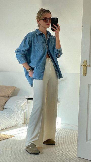 Minimalist Neutral Outfits Women, Minimal Fashion Spring, Trouser Spring Outfit, Minimal Neutral Outfit, Spring 2024 Outfit Inspiration, Spring Outfits Minimalist, Relaxed Spring Outfits, Minimal Spring Style, Casual Minimal Outfits For Women