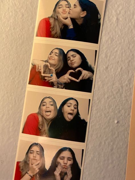 Best Friend Photobooth Pictures, Photo Booth Pose Ideas Friends, Photo Booth Ideas Poses, Photobooth Pose, Photobooth Photos, Photos Bff, Instax Photos, Photobooth Pictures, Best Friend Poses