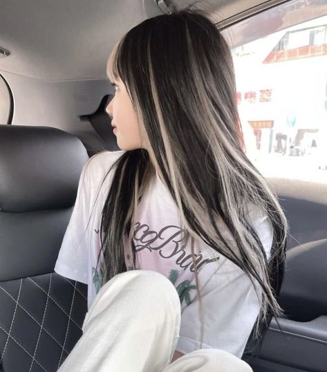 Women's Hair Colors, Hairstyle For 2023, Hairstyle 2023, Hair Color Asian, Trendy Shades, Hair Color Underneath, Hair Color Streaks, Hair Streaks, Dyed Hair Inspiration