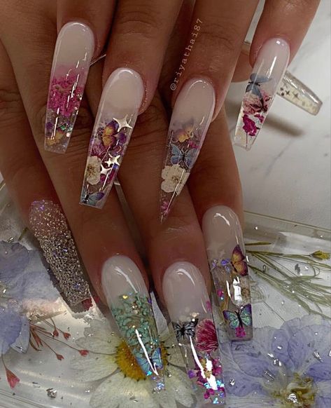 Coffin nail Encapsulated Nails Flowers, Nails Encapsulated, Spirit Fingers, Nails Flowers, Encapsulated Nails, Luminous Nails, Wow Nails, Acrylic Nail Set, Gold Glitter Nails