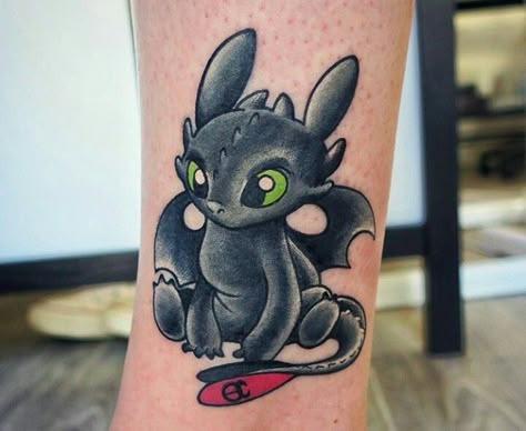 Text Tatoos, Couples Tats, Toothless Tattoo, Pirate Tattoos, Disney Stitch Tattoo, Lilo And Stitch Tattoo, Fandom Tattoos, Dragon Shoes, Toothless And Stitch