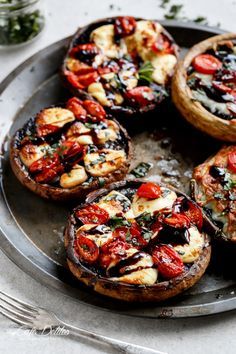 Vegetarian Bbq, Stuffed Mushroom, Easy Food, Veggie Dishes, Mushroom Recipes, Portobello, Garlic Butter, Bbq Recipes, Vegetable Dishes