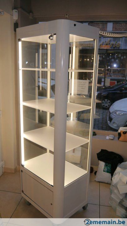 Vitrines design blanche Otaku Shelf, Shelving Unit, Armoire, Shells, Shelves, Furniture, Home Decor, Design, Home Décor