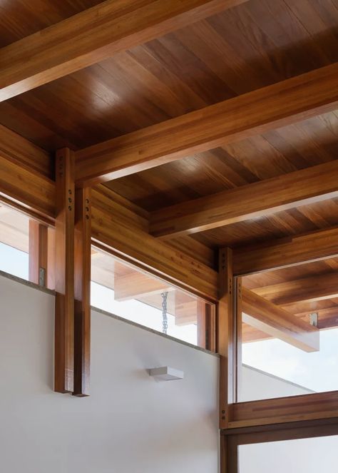 Gávea Arquitetos, FEDERICO CAIROLI · Monte House · Divisare Wooden Ceiling Design, Wooden Beams Ceiling, Wooden Ceiling, Ceiling Design Bedroom, Wooden Ceilings, Patio Designs, False Ceiling Design, Wooden Beams, Round House