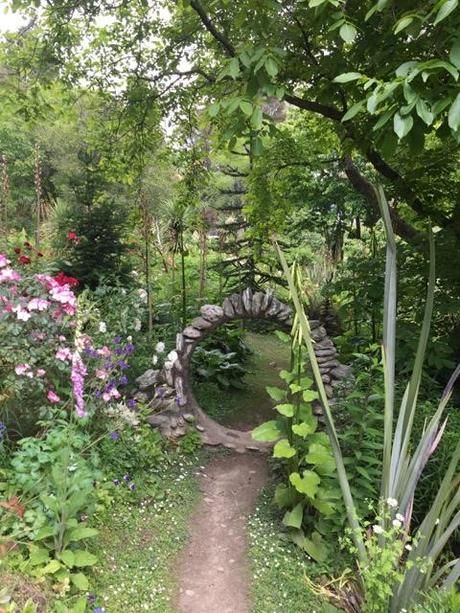 Fantasy Garden Ideas Diy, Crazy Garden Ideas, Hobbit Garden Backyards, Fairy Cottage Garden, Enchanting Garden Ideas, Hobbit Garden Ideas, Scottish Garden Ideas, Woodland Garden Ideas Enchanted Forest, Lotr Garden