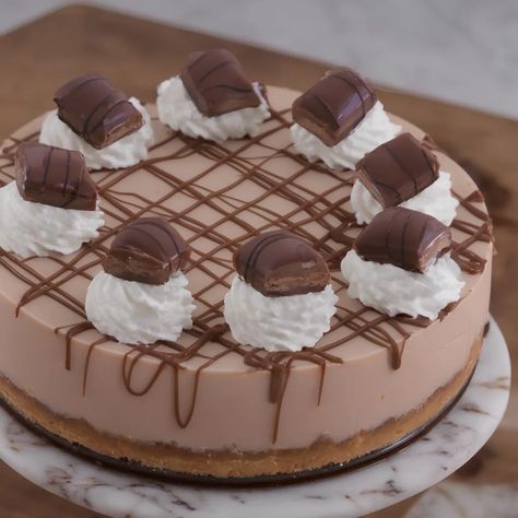 Kinda Bueno Cheesecake, Kinderbueno Cake, Bueno Cheesecake, Flapjack Recipe, Hazelnut Cream, Buttery Biscuits, American Recipes, Chocolate Drizzle, Chocolate Filling